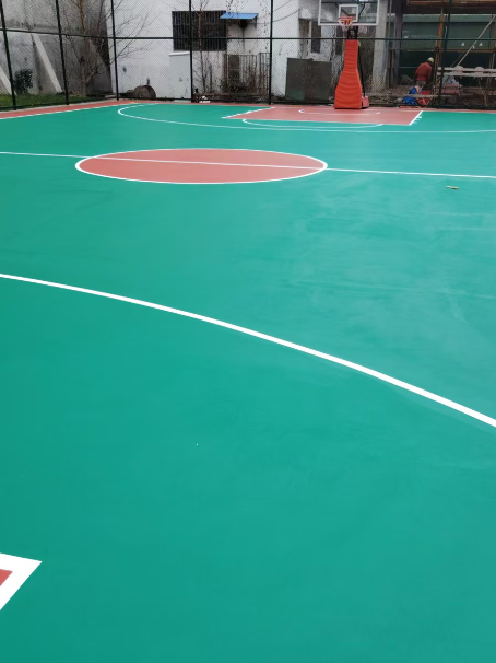 运河 球场长期使用易出现地面开裂